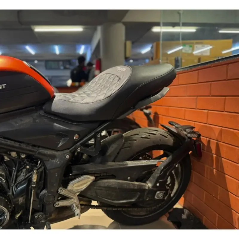 Triumph Trident 660 Seat – Premium Comfort & Style