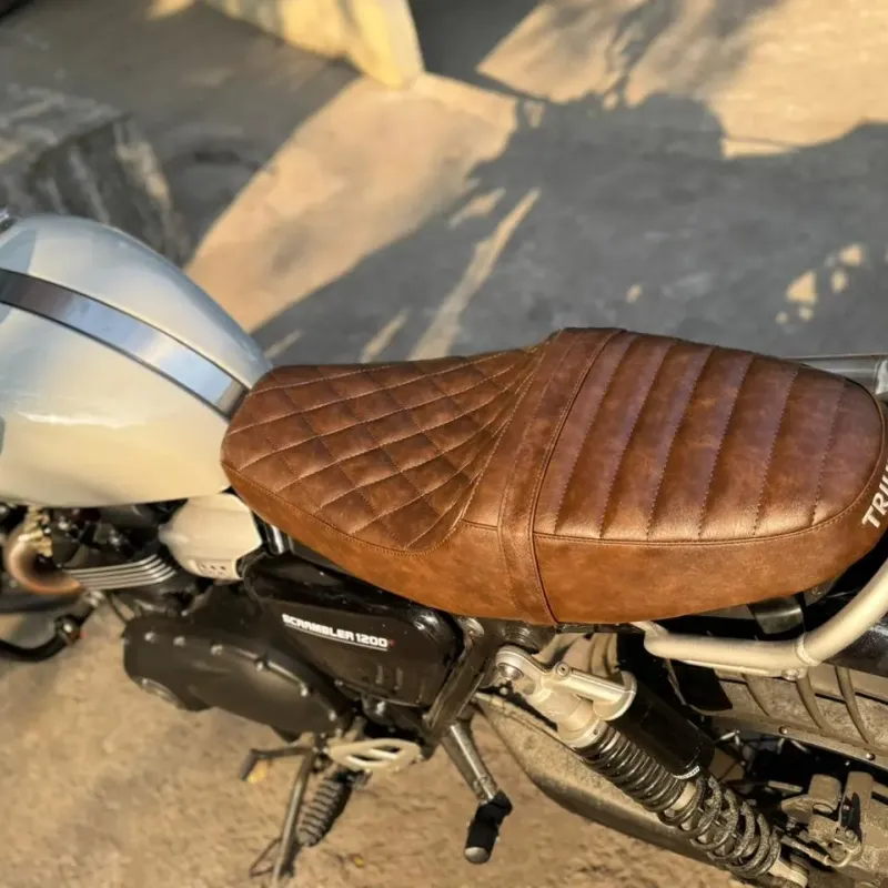 Triumph Scrambler 1200 XE, XC & X Retro Luxe Seat – Dual Tone Brown Diamond Panel Design