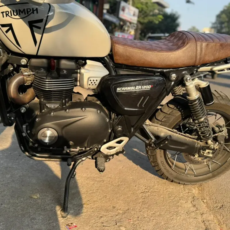 Triumph Scrambler 1200 XE, XC & X Retro Luxe Seat – Dual Tone Brown Diamond Panel Design