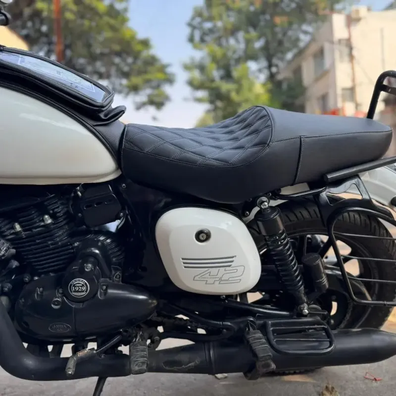 Jawa 42 Premium Saddle Assembly