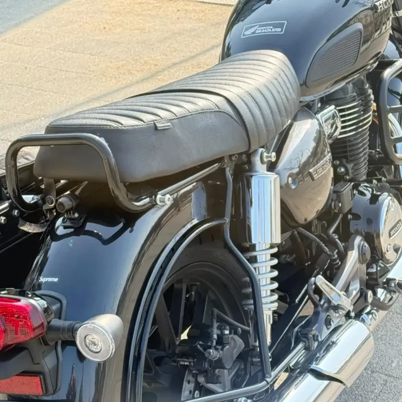 Honda CB350 Luxury Tuck & Roll Seat – Perfect Fit & Smooth Cushioning