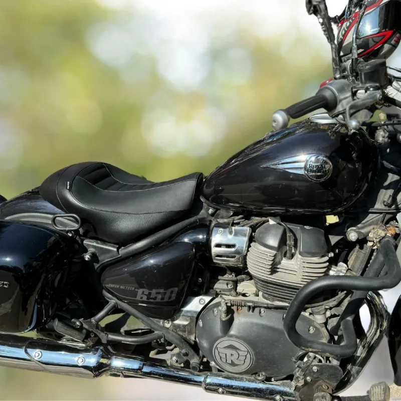 Super Meteor 650 Ribbed Solo Rider Seat