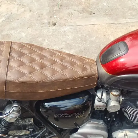 Triumph Bonneville T100/T120 Ribbed Bench seat Liquid Cooled
