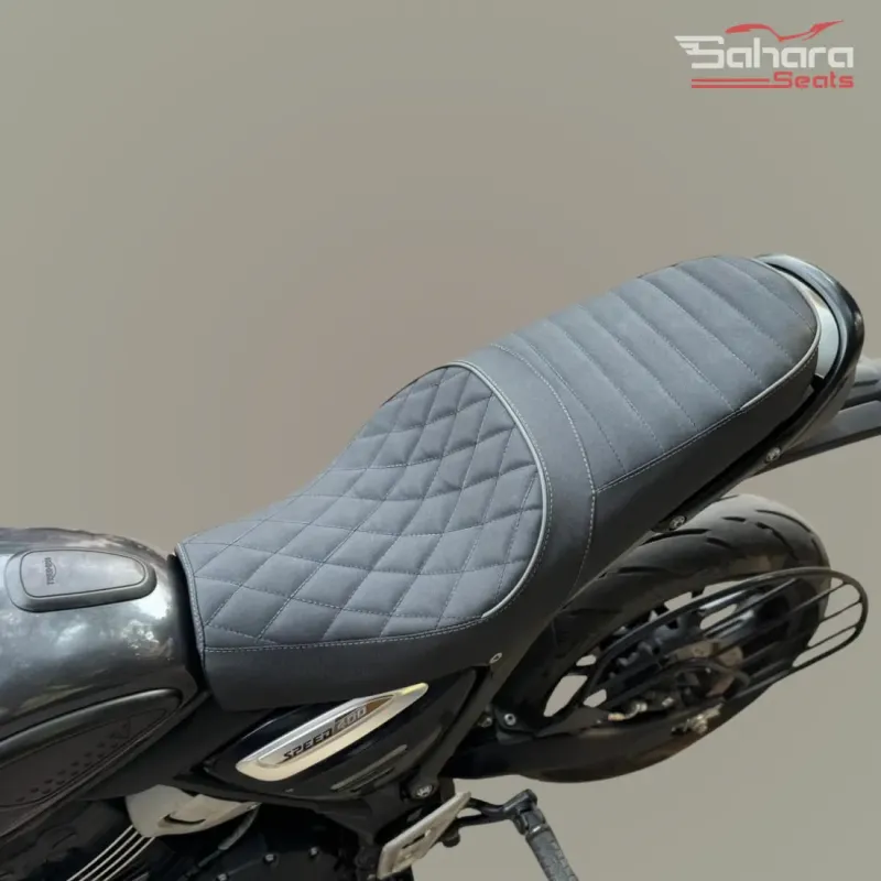 Triumph Speed 400 / T4 Signature Saddle – Sleek Design & Long Ride Comfort