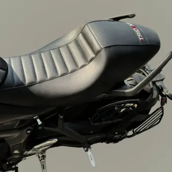 Triumph Trident 660 Custom Seat