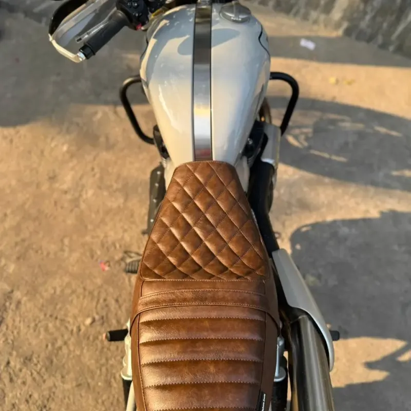 Triumph Scrambler 1200 XE, XC & X Retro Luxe Seat – Dual Tone Brown Diamond Panel Design